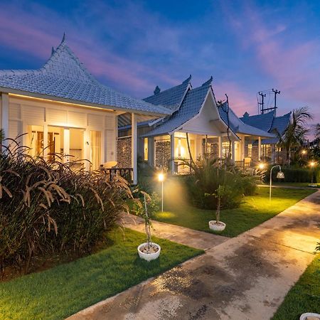 Paus Putih Hotel Nusa Lembongan  Luaran gambar