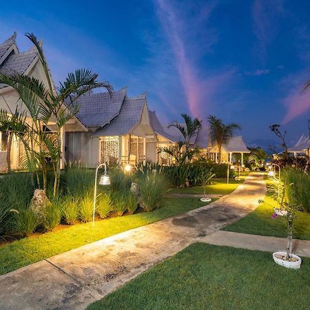 Paus Putih Hotel Nusa Lembongan  Luaran gambar