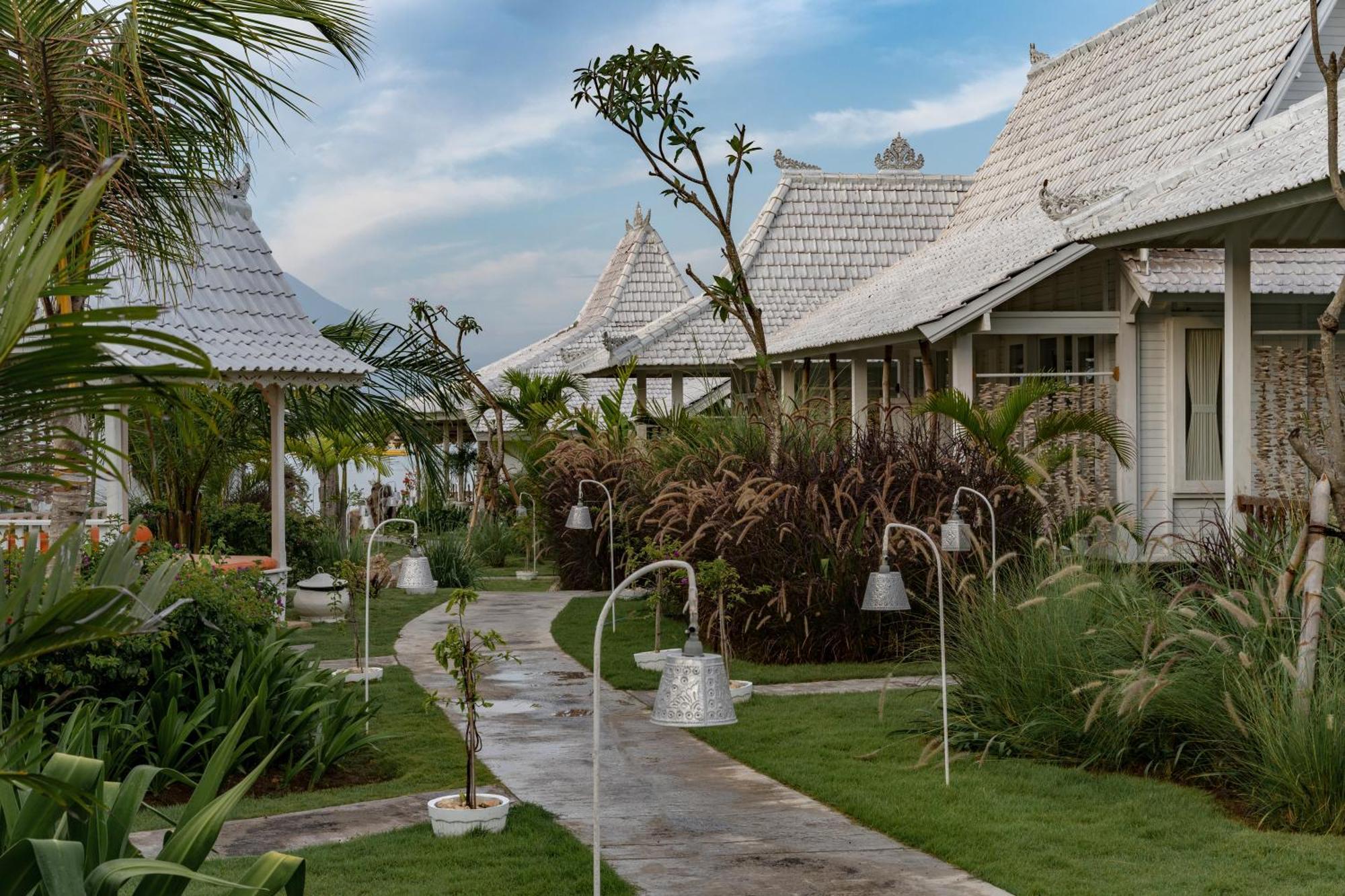 Paus Putih Hotel Nusa Lembongan  Luaran gambar