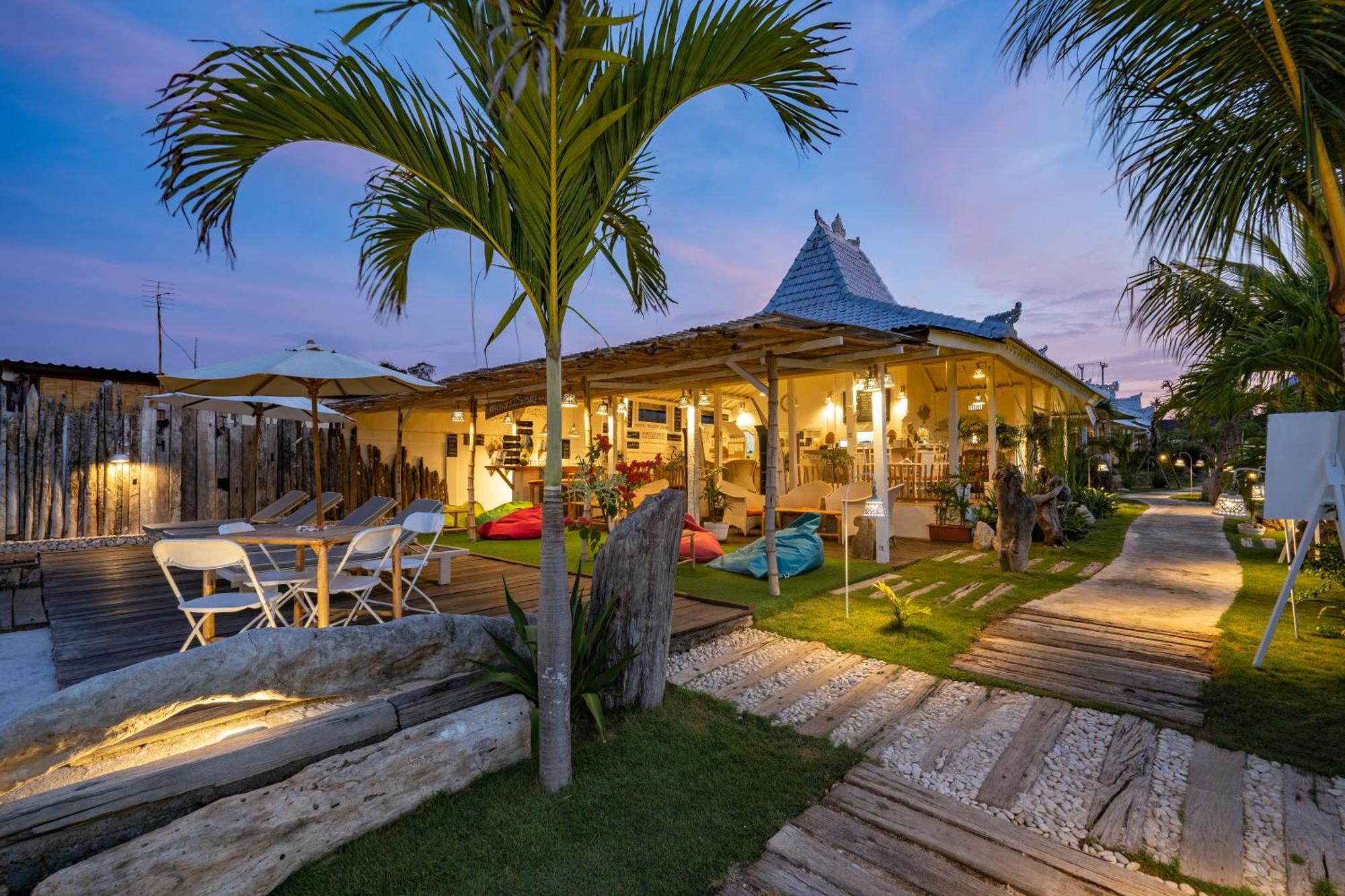 Paus Putih Hotel Nusa Lembongan  Luaran gambar