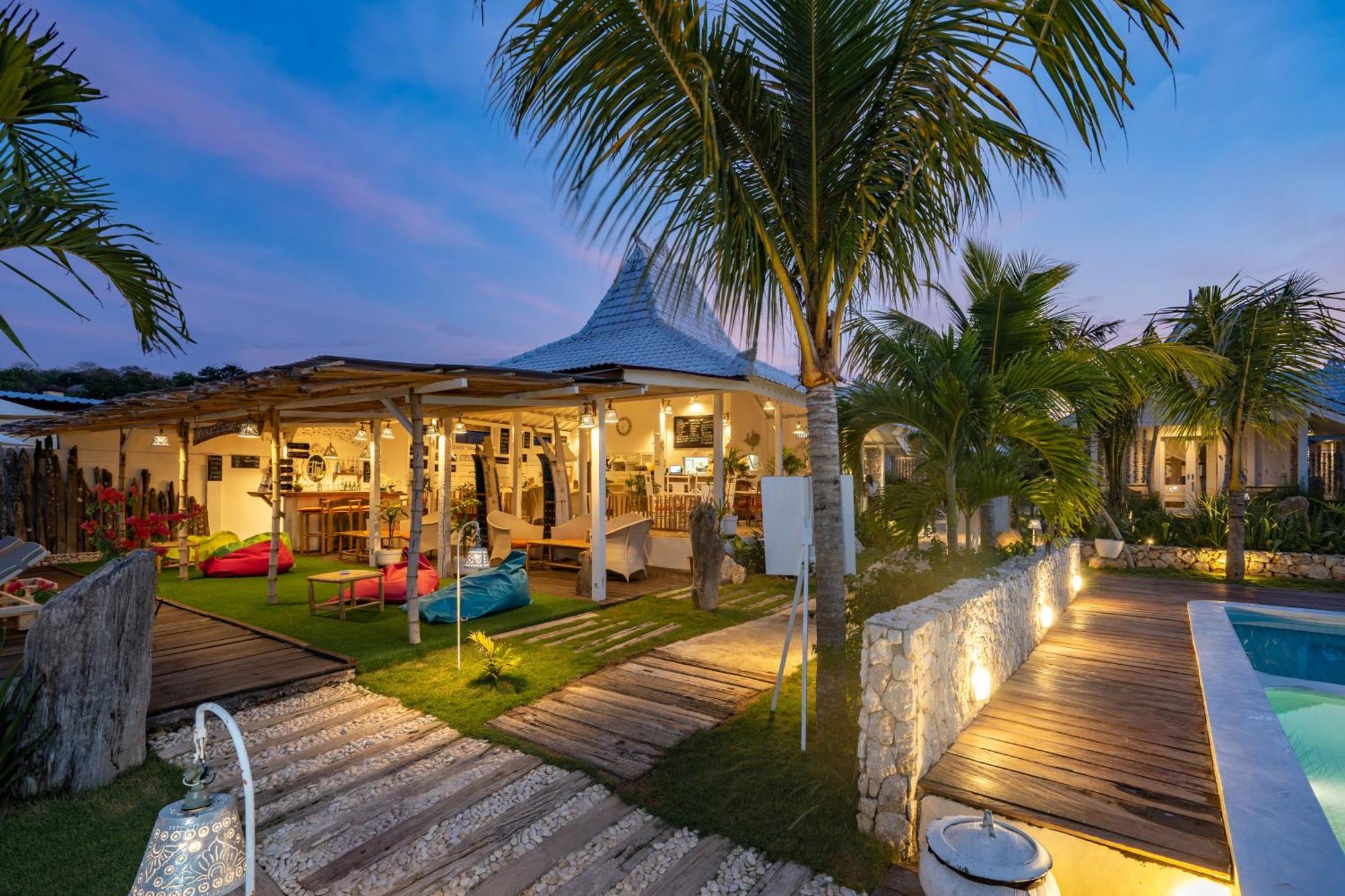 Paus Putih Hotel Nusa Lembongan  Luaran gambar